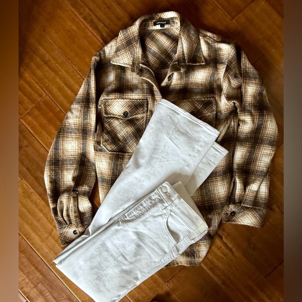 NWOT EXPRESS White Distressed Bootcut jeans - 2R